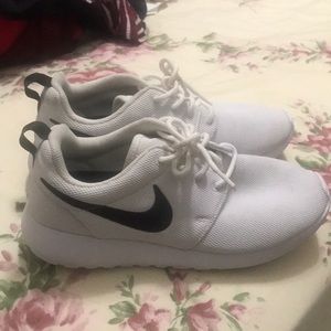 Nike White Roshe One